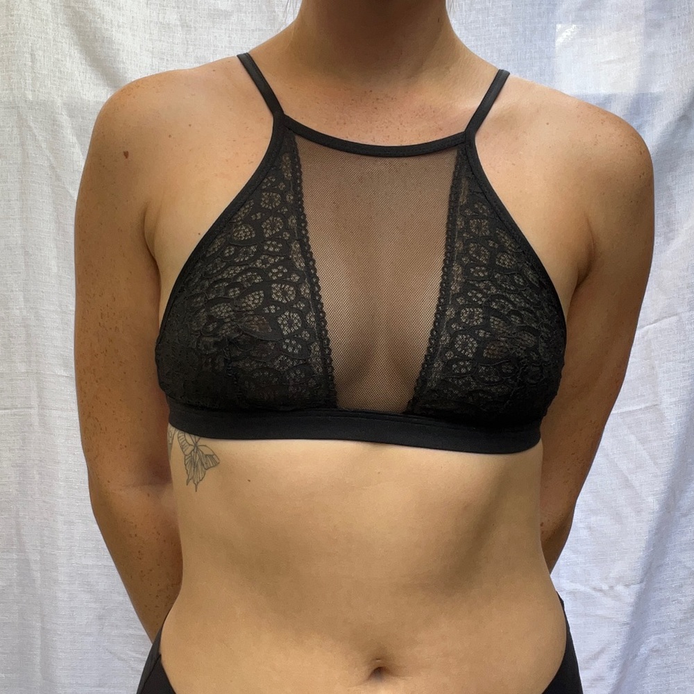Lace, High-Neck Bralette - Picture 5 of 5